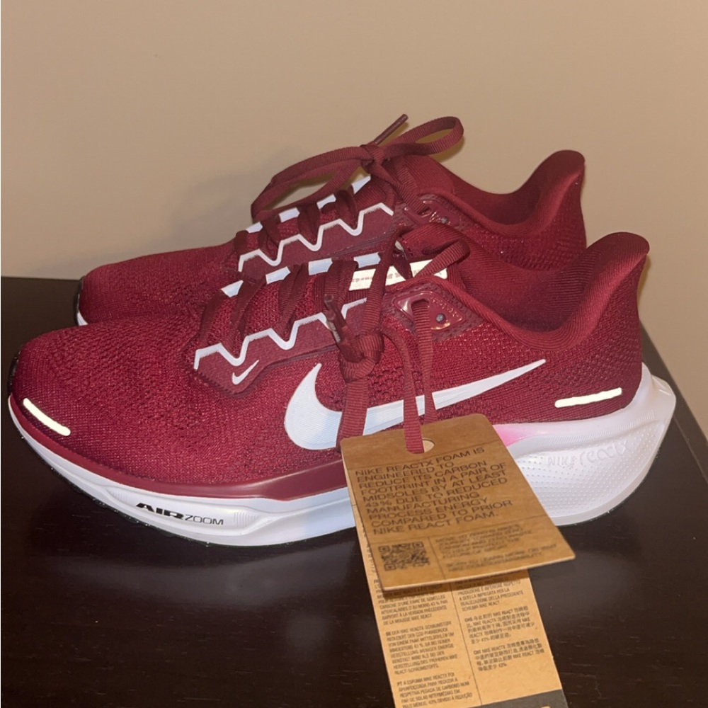 Women’s Nike Size 8